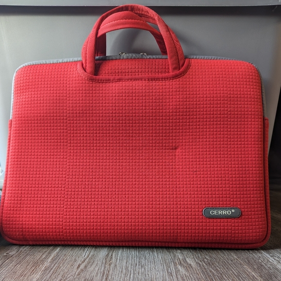Cerro 14 inch Neoprene Laptop Carrying Case - Red - Picture 4 of 4
